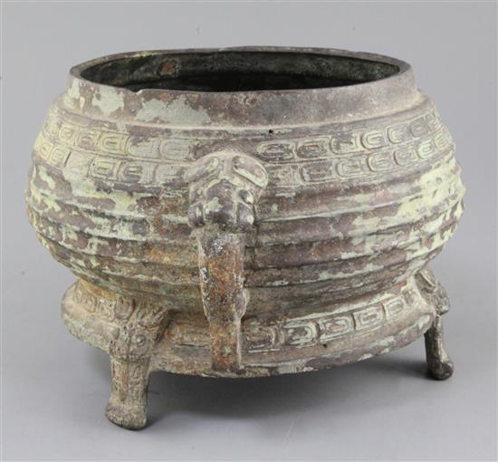 A large Chinese archaic bronze tripod ritual food vessel, Gui, late Western Zhou dynasty, 9th - 8th century B.C., 33.5cm x 18.5cm